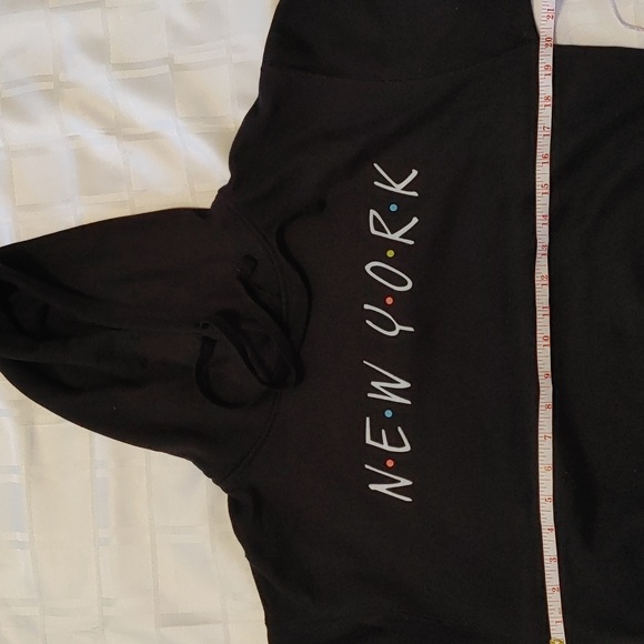 Friends New York Black Hoodie - Picture 4 of 8